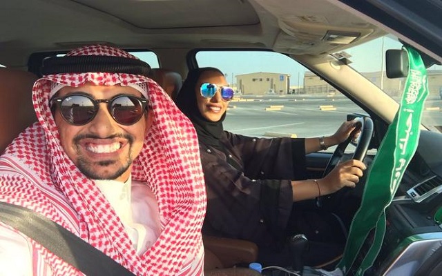 5 سنوات سجن لكل من يصوّر السعوديات أو يسخر منهنّ أثناء قيادتهن السيارات