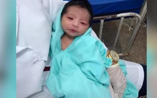 الشرطة تنقد طفلة حديثة الولادة بعد 7 ساعات من دفنها