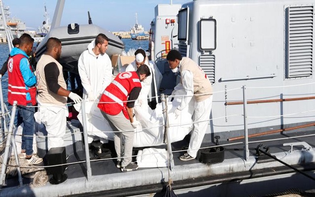 مخاوف من كارثة غرق عشرات المهاجرين قرب سواحل طرابلس