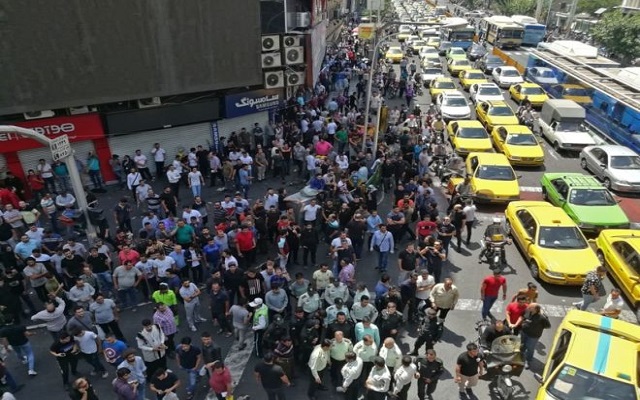 استمرار الاحتجاجات ضد الأوضاع الاقتصادية في إيران واعتقالات بالجملة