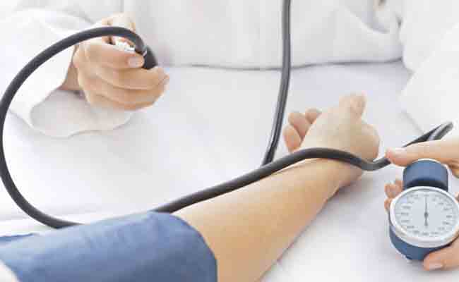 كيف تحمين نفسك من انخفاض ضغط الدم خلال الحمل؟
