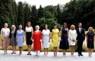 زوج رئيس لوكسمبورغ الشاذ يقف مع زوجات قادة الناتو ليلتقط صورة تذكارية معهم