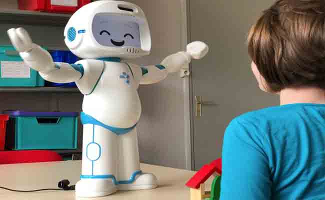 روبوت لمرافقة الأطفال المرضى بالتوحد