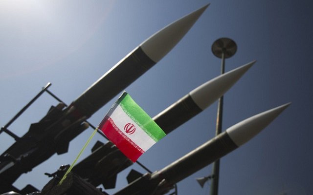 إيران تصعد من لهجتها وتهدد بضرب أمريكا وإسرائيل