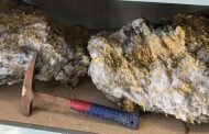 في حالة نادرة اكتشاف صخرتين ضخمتين من الذهب