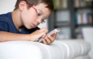 5 مخاطر تسببها الهواتف الذكية لأطفالكم!