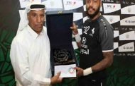 مبولحي يفوز بجائزة بالدوري السعودي