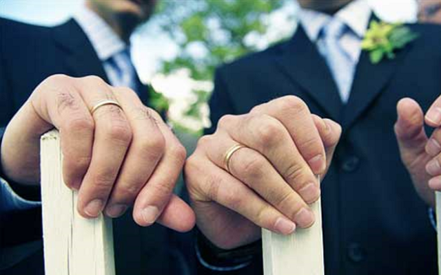 أول زواج مثلي في لبنان بين ابن وزير وابن نائب بموافقة الأسرتين
