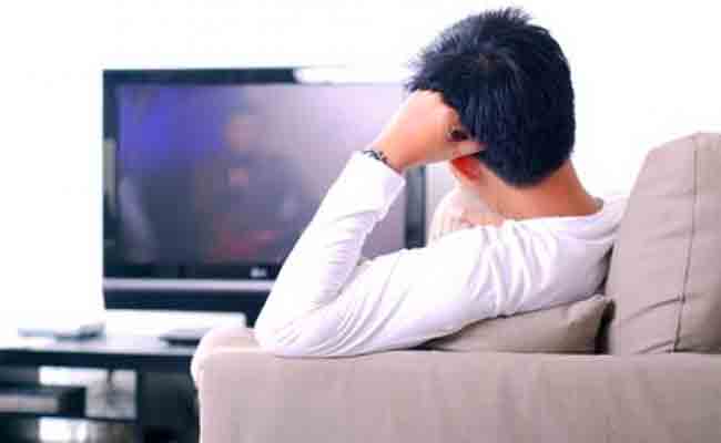 مشاهدة التلفزيون بكثرة مضرّ للصحّة