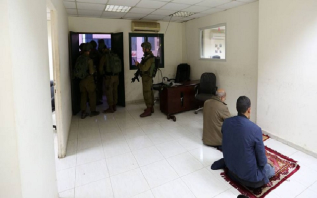 قوات إسرائيلية تقتحم مقر وكالة الأنباء الفلسطينية
