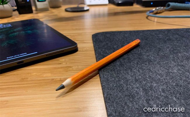 قام بجعل قلمه الإلكتروني Apple Pencil 2 يبدو كقلم رصاص حقيقي