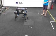 هذا الكلب الروبوتي تعلم النهوض بعد السقوط بمفرده دون أن تتم برمجته على ذلك