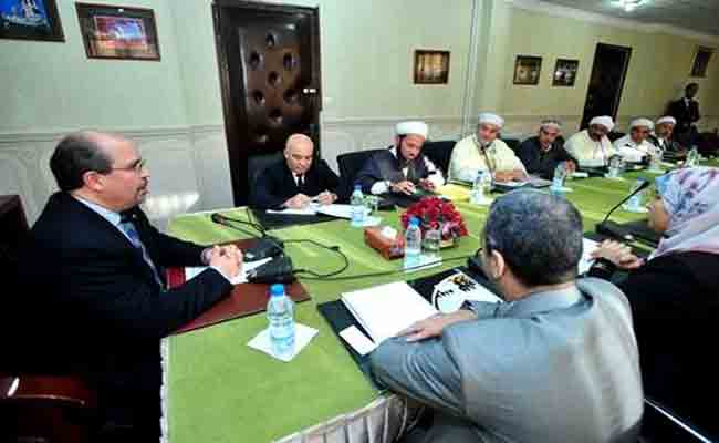 جلسة حوار بين وزير الشؤون الدينية وممثلي تنسيقية الأئمة