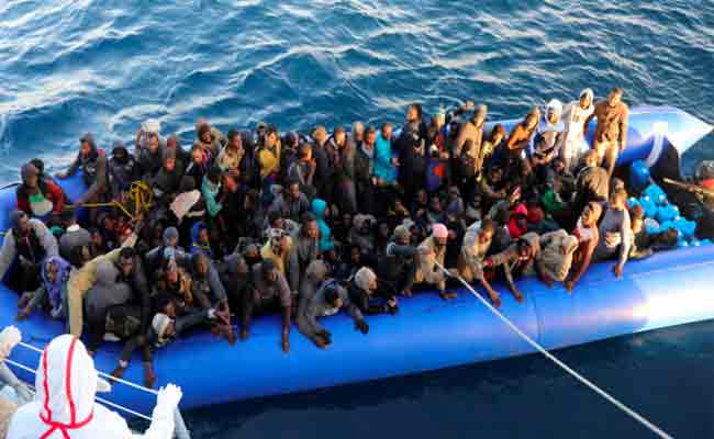 حرس السواحل ينقذ 52 مرشحا للهجرة السرية من جنسيات إفريقية مختلفة بشاطئ بودوالة (الغزوات)