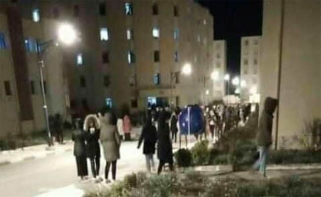 العنف الجامعي : طالبات ملثمات يعتدين على طالبة بالإقامة الجامعية بسطيف