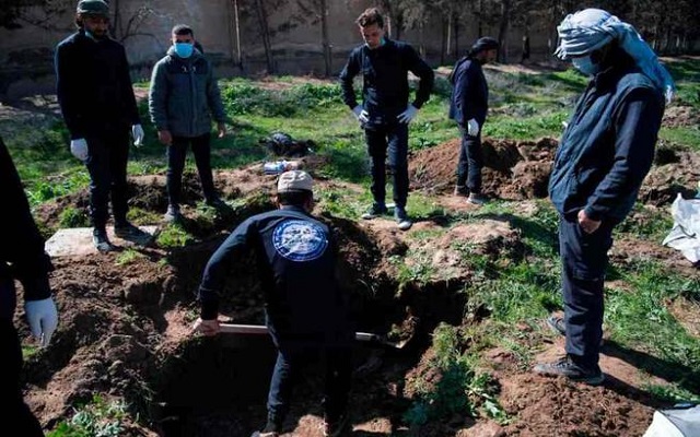 العثور على أكبر مقبرة جماعية في العالم لضحايا داعش بالرقة