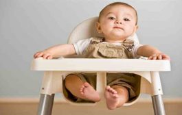 متى يبدأ الطّفل بالجلوس وكيف تتمّ هذه العمليّة؟