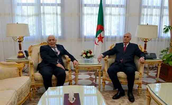رئيس حزب التجمع الجزائري علي زغدود يودع ملف ترشحه للرئاسيات