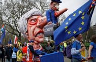 احتجاجات عارمة في بريطانيا للمطالبة باستفتاء جديد على 