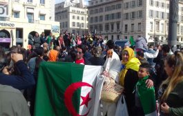 الجالية الجزائرية بفرنسا تطالب برحيل النظام السياسي