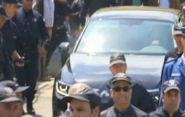 مغادرة اللواء هامل محكمة تيبازة بعد جلسة استماع وسط حضور أمني و إعلامي مكثف