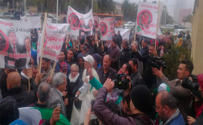 وقفة احتجاجية لمناضلي الأرندي تطالب برحيل الأمين العام أحمد أويحيى