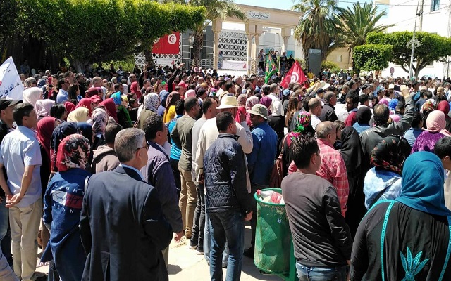 انفجار الإحتجاجات في مهد الثورة التونسية
