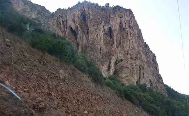 والي تيبازة يصدر قرارا بغلق 3 محاجر بجبل شنوة بعد تسجيل  “خروقات عديدة”