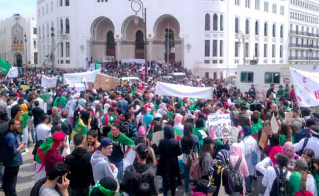 الحراك الشعبي : الطلبة متشبتون برحيل “كل رموز النظام الحالي”