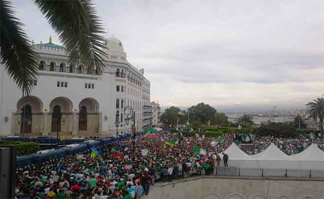 الحراك الشعبي يتجدد في جمعته الـ14 : رفض للرئاسيات و تشبت برحيل رموز النظام