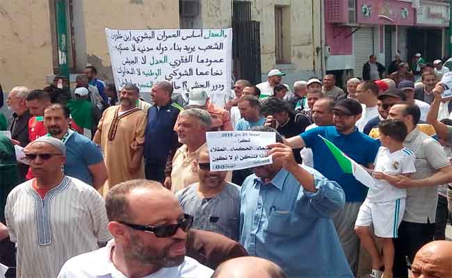 الحراك الشعبي في أسبوعه الـ15 : جمعة التشبت برحيل رموز النظام