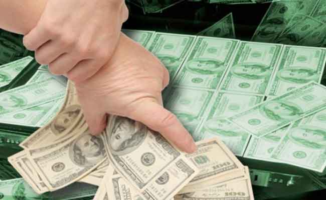 العدالة تحقق مع موظفين اختلسوا أموال 69 زبونا بالبويرة