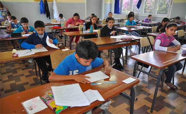 وزير التربية يعطي  الإشارة الرسمية لانطلاق امتحانات نهاية الطور الإبتدائي من النعامة