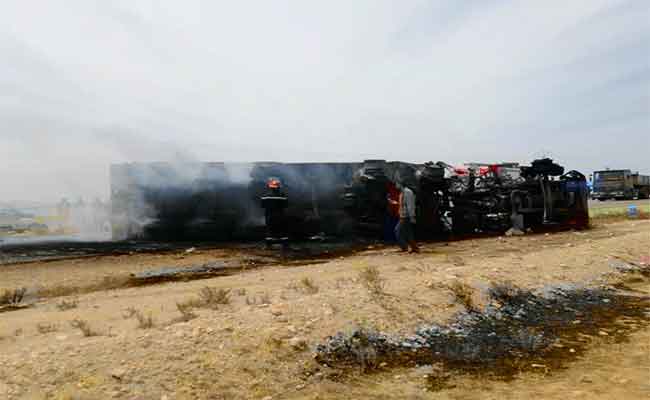 اصطدام شاحنتين يخلف قتيلين و جريحين بالجلفة