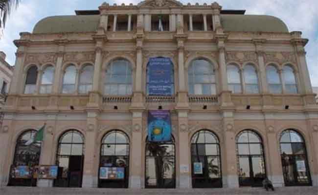 الفنان بعزيز يتألق أمام الجمهور العاصمي