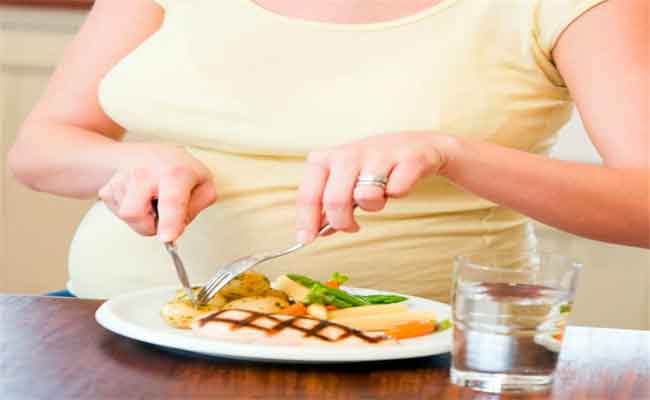 السحور وجبة أساسية ومهمة… فماذا يتضمّن سحور الحامل؟