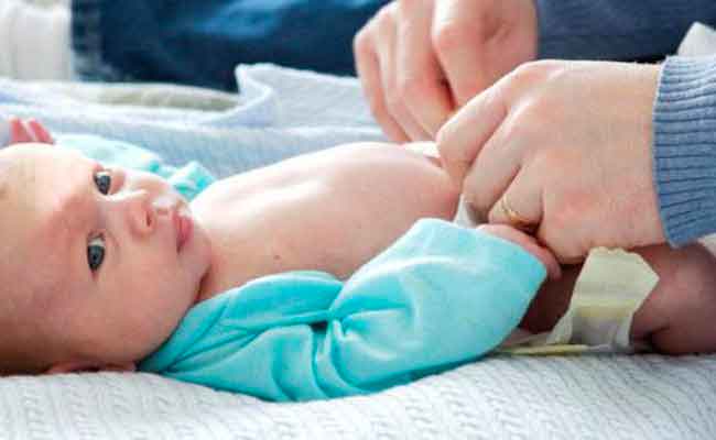 هكذا تعتنين ببقايا الحبل السري عند الرضيع