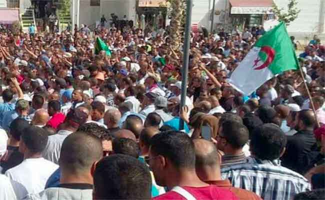 متقاعدو الجيش ينظمون وقفة لدعم الحراك الشعبي و المؤسسة العسكرية