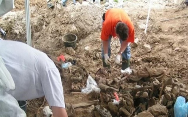 مخلفات حرب العصابات العثور على 337 جثة في مقابر سرية
