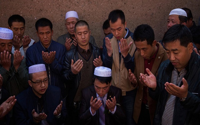أمريكا الصين تحتجز مليون مسلم من 