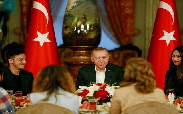 إفطار أوزيل مع أردوغان يستفز الألمان