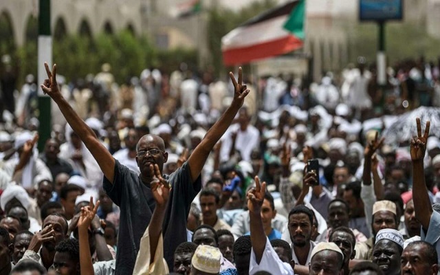 مظاهرات حاشدة للضغط على الجنرالات في السودان