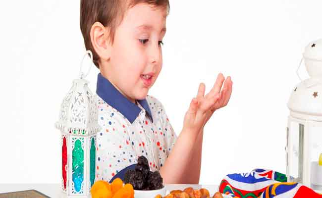 على ماذا يجب أن تعتمد تغذية الطفل في عيد الفطر؟