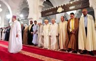 بن صالح يؤدي صلاة العيد رفقة بوشارب و بدوي بالجامع الكبير