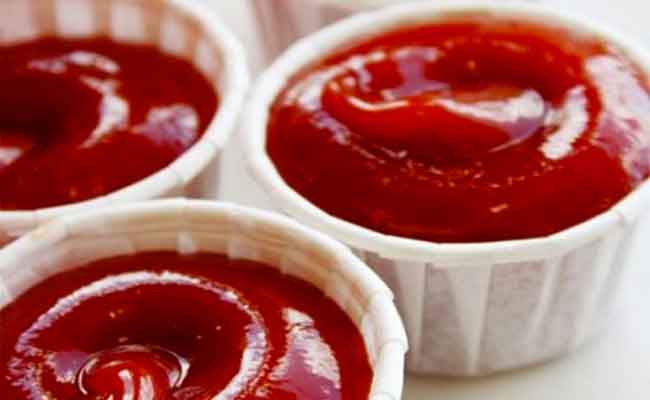 لهذه الأضرار الصحيّة الكثيرة… إنصحي طفلكِ بالتخفيف من تناول الكاتشاب…!