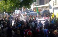 العمال و النقابيون يحتجون أمام مقر الاتحاد العام للعمال الجزائريين للمطالبة برحيل سيدي السعيد