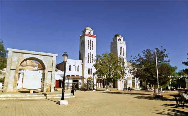 فنانون يتألقون في ليلة افتتاح الطبعة الثالثة لأيام أغنية الشعبي بثنية الحد بتسمسيلت…