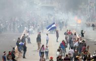 محتجون يحاولون حرق السفارة الأمريكية في الهندوراس