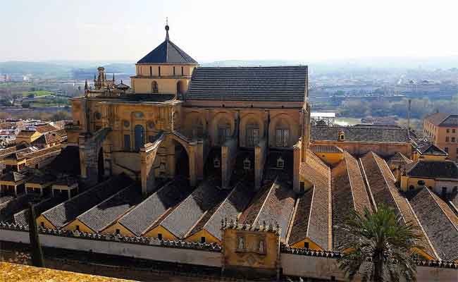 الفيلم الوثائقي “قرطبة” لسالم بوعبد الله في عرضه الأول بوهران…