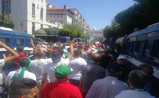 الحراك الشعبي في جمعته الـ22 : إصرار على التغيير